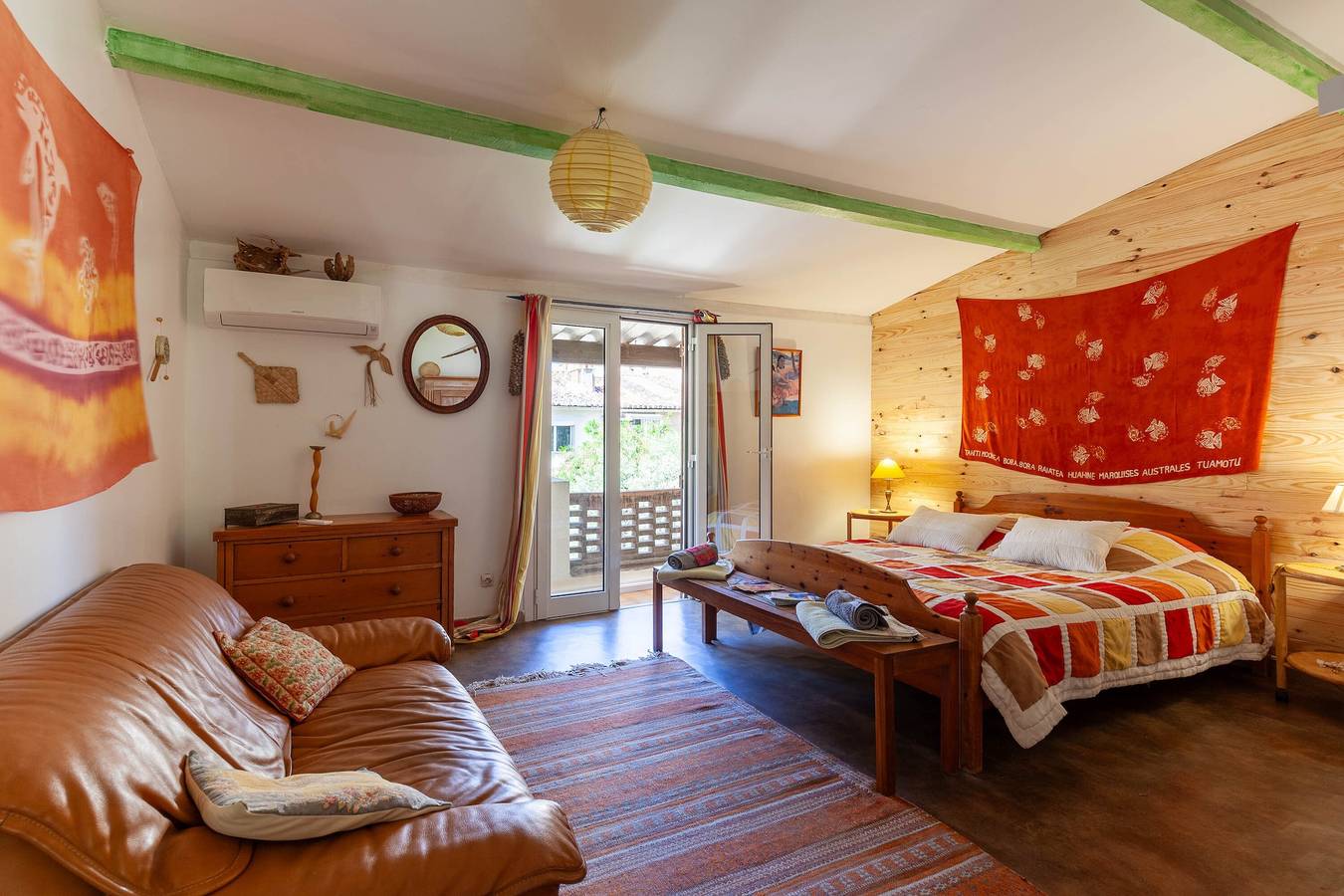 Habitación de huéspedes «Les Citronniers - Tahiti» con terraza compartida, Wi-Fi y aire acondicionado in Marsella, Marsella region