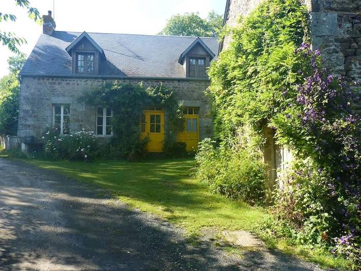 Gîte pour 6 personnes, avec vue et jardin à Berjou