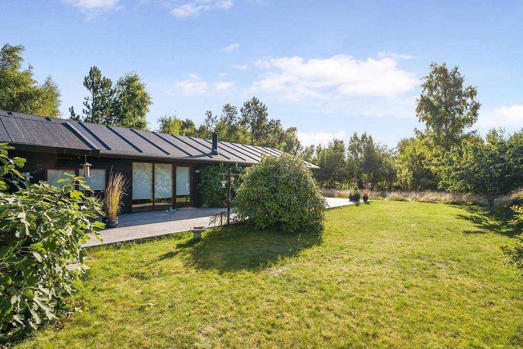 Bright and well-kept holiday home close to the beach, nature and charming Ebeltoft in Øerne, Ebeltoft