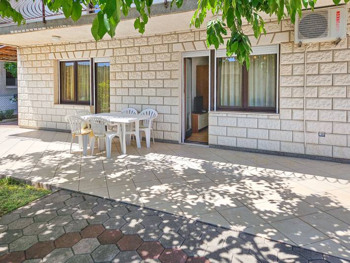 Ferienwohnung für 7 Personen, mit Terrasse und Garten in Trogir - 2