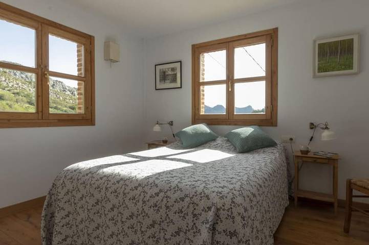 House in mountain location with amazing views. in Berodia, Cabrales