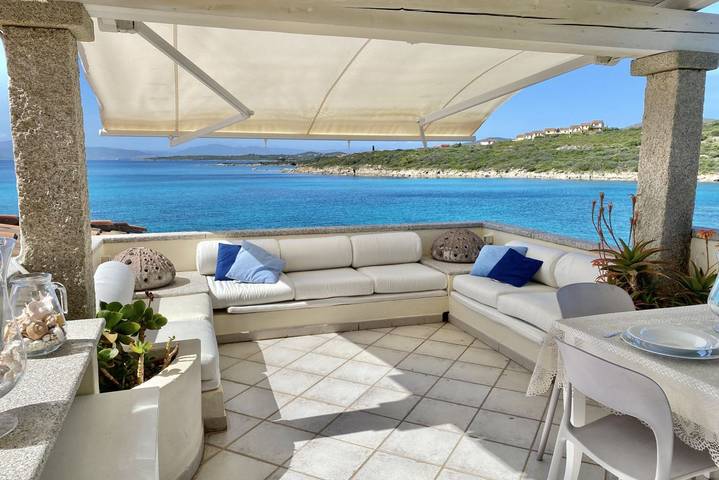 Ferienwohnung für 6 Personen, mit Meerblick und Balkon/Terrasse sowie Garten und Pool