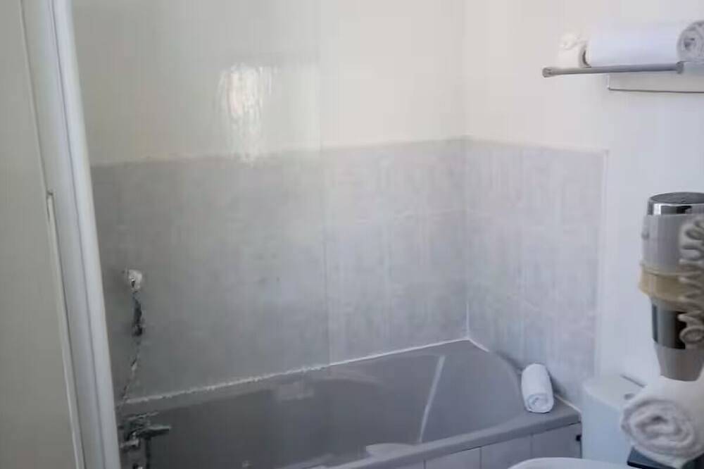 Comfortable Stay with Free Parking | Close to Terain de pétanque in Digne-les-Bains, Alpes-de-Haute-Provence