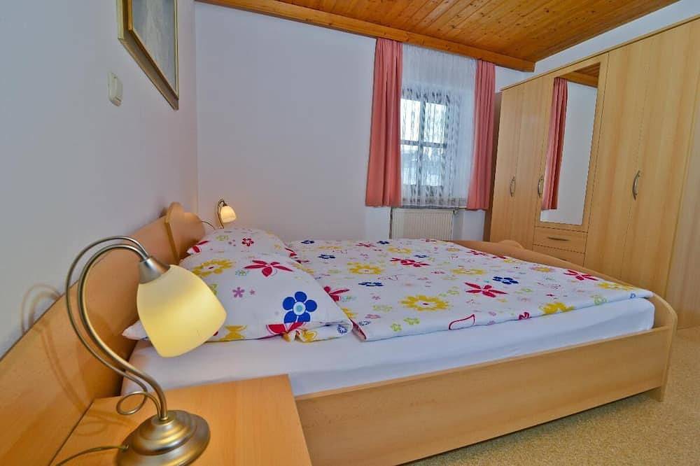 Ganze Wohnung, Ferienwohnung mit Balkon, zwei Terrassen und eine große Liegewiese in Arnbruck, Ostbayern