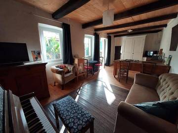 Gîte pour 2 personnes, avec jardin ainsi que vue et balcon, animaux acceptés à Vesseaux