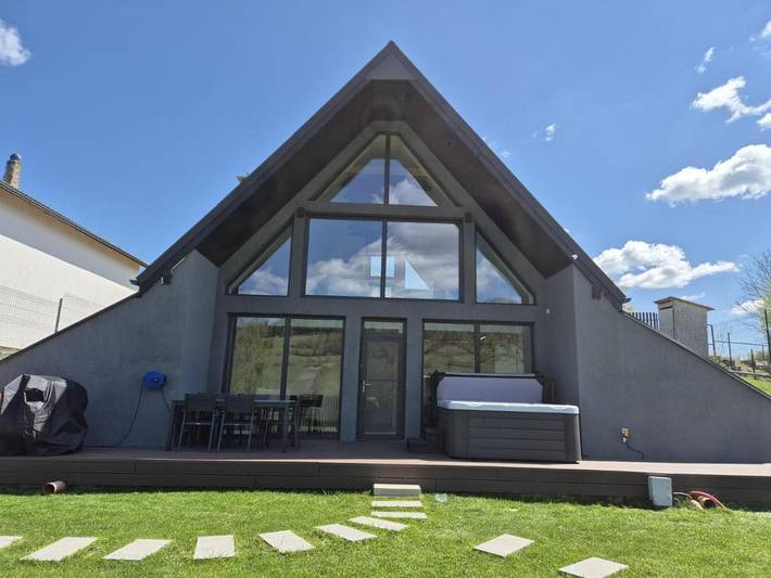 Chalet pour 9 personnes, avec jardin et jacuzzi