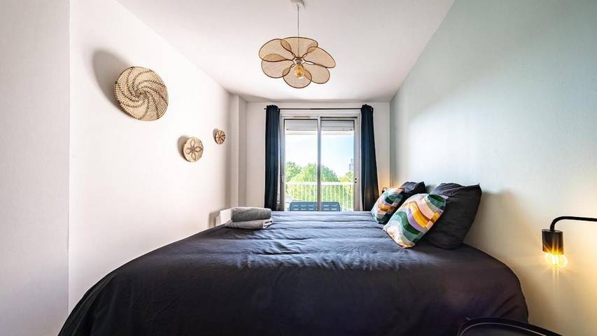Gîte pour 6 personnes, avec Balcon et Terrasse dans Parc des Expositions et Congrès (Dijon)