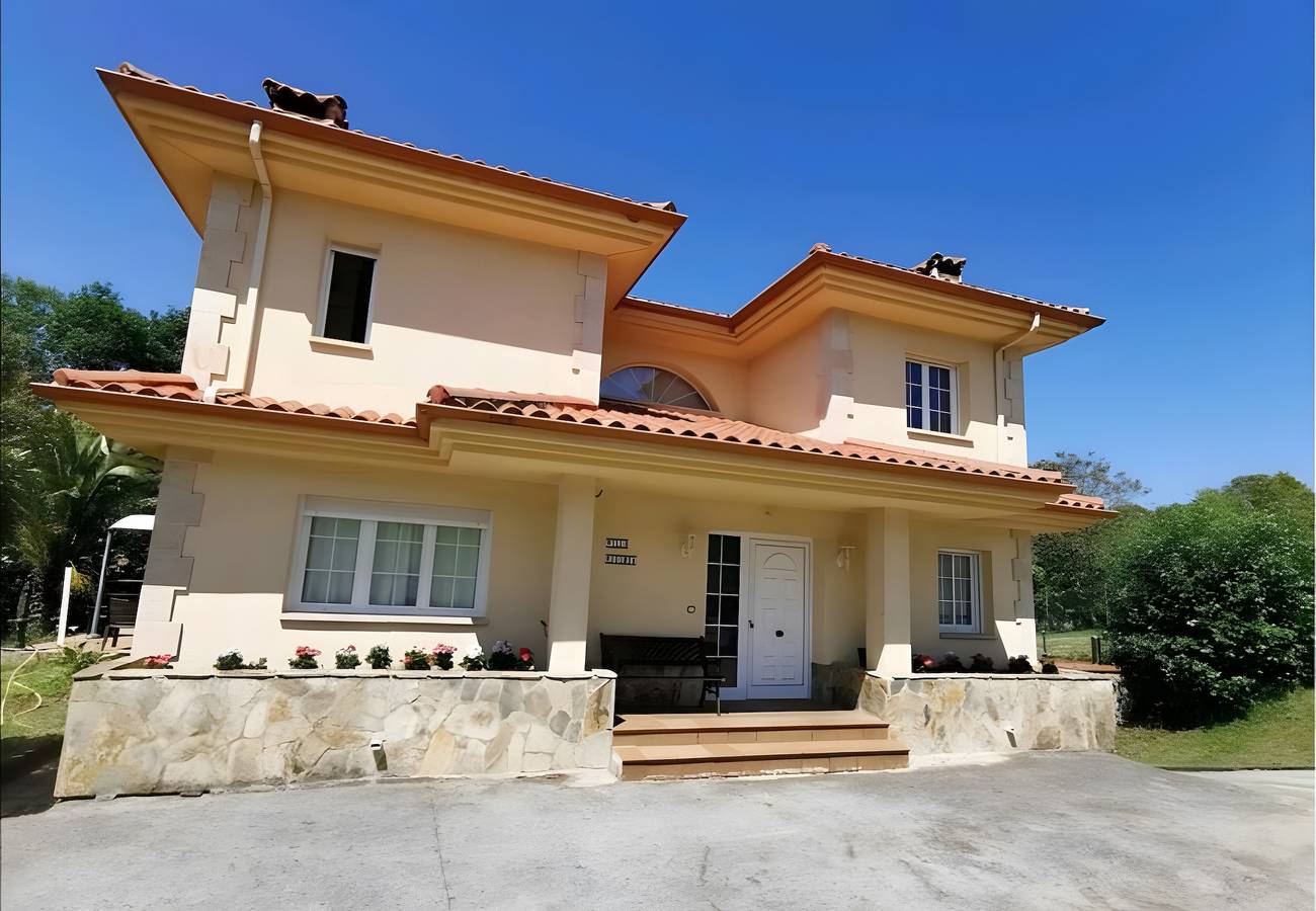 Ganze Wohnung, Villa Santa Ana – Ferienhaus in Tarrueza, Laredo in Laredo, Kantabrische Küste