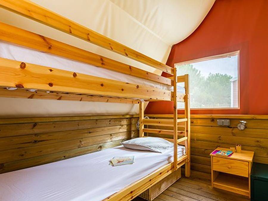 Camping Mayotte Vacances - Bungalow de lona 8 personas - Tienda Explorer | 4 Dormitorios | 6/8 Personas | Sin baño in Biscarrosse, Côte d’Argent