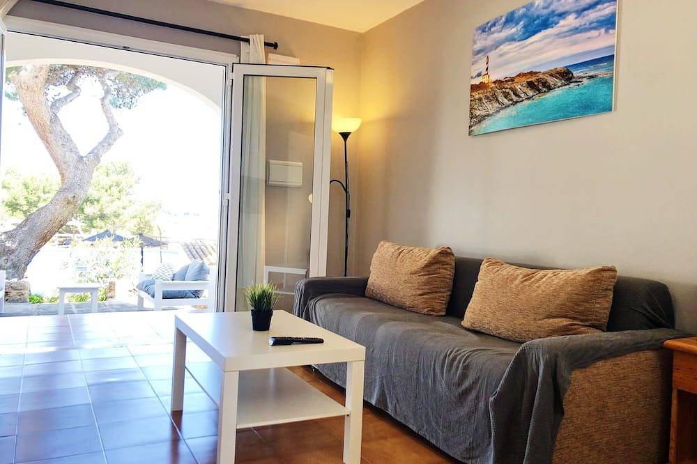 Apartamento entero, Casa Adosada Duplex en complejo con piscina comunitaria, Aire acondicionado. in Port d'Addaia, Es Mercadal
