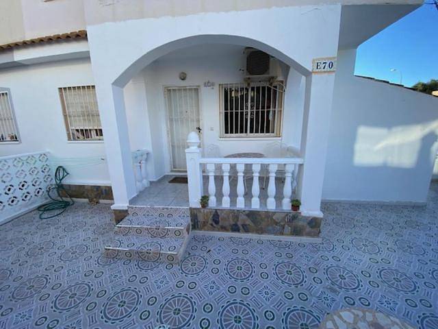 Apartamento para 4 personas, con Terraza además de Jardín y Piscina en La Florida