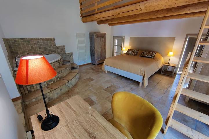 Location de vacances pour 6 personnes, avec piscine ainsi que terrasse et jardin à Boisset-et-Gaujac - 3