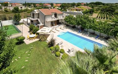 Ferienhaus für 10 Personen, mit Sauna und Terrasse in Zadar