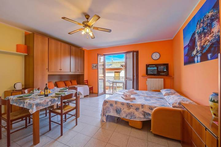 Appartamento intero, Peter's Cozy Studio-Balcony+Free Parking in Roè Volciano, Prealpi Gardesane