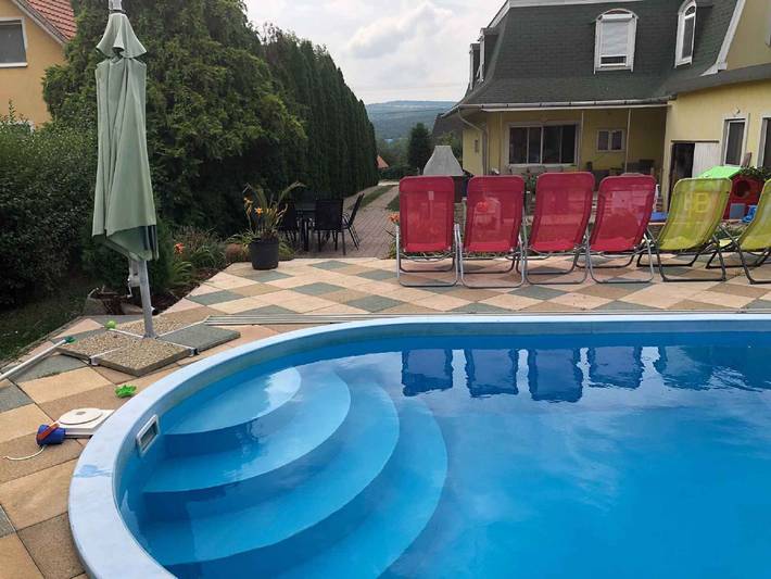 Ferienhaus mit Pool, Klima und moderner Einrichtung in Balatonfűzfő, Plattensee nordufer