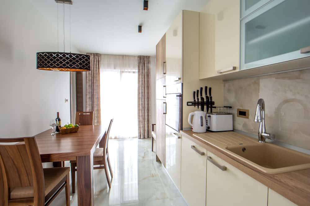 Ganze Wohnung, Modern apartment first row to the sea in Stobrec, Split-Dalmatien