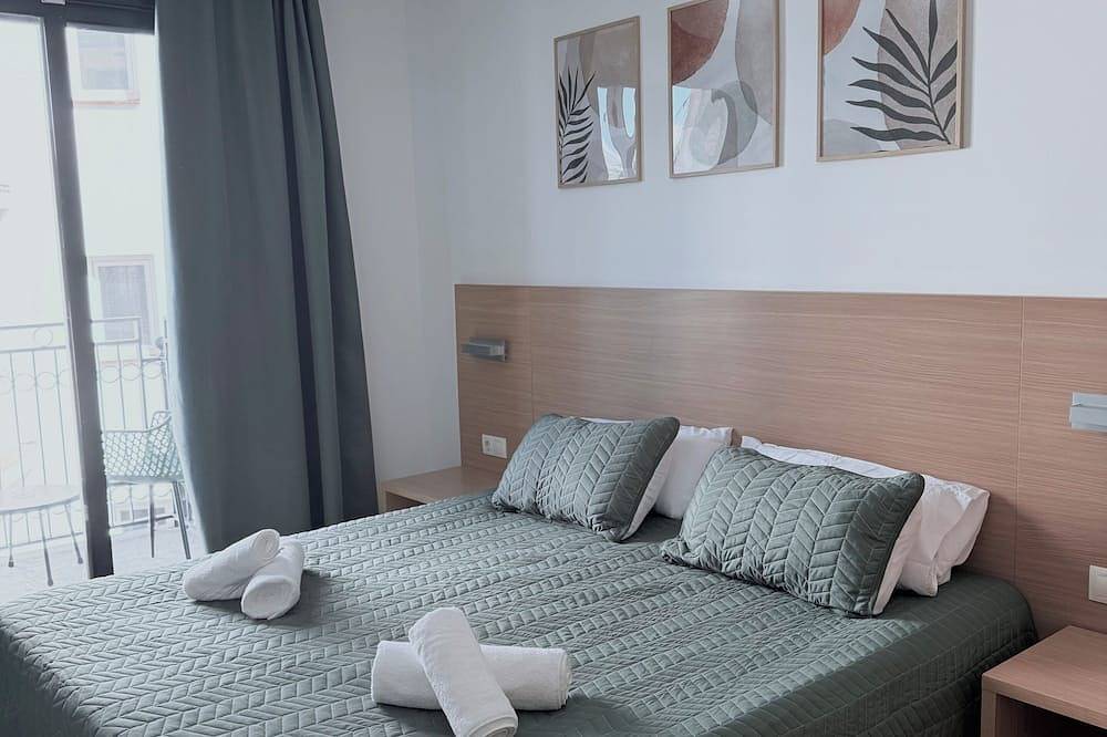 Ganze Wohnung, Beach, Parking & Pool – Central Stay Just 600m from the Sea in Central Lloret de Mar, Lloret de Mar