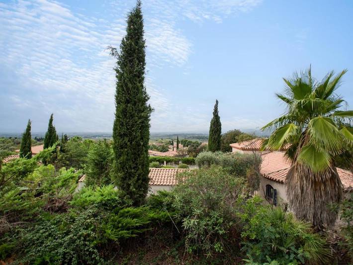 Location de vacances pour 8 personnes, avec jardin ainsi que piscine et terrasse à Oupia - 2