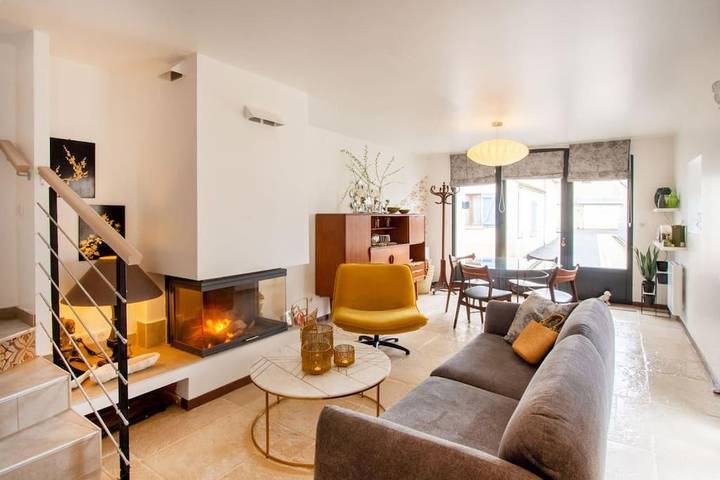 Location de vacances pour 4 personnes, avec Terrasse ainsi que Jardin et Vue à Vézinnes