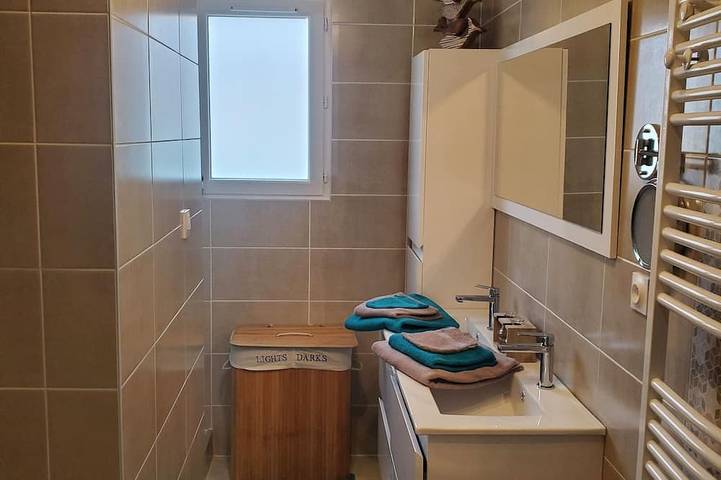 Gîte pour 6 personnes, avec terrasse et jardin à Saint-Hilaire-la-Forêt - 4