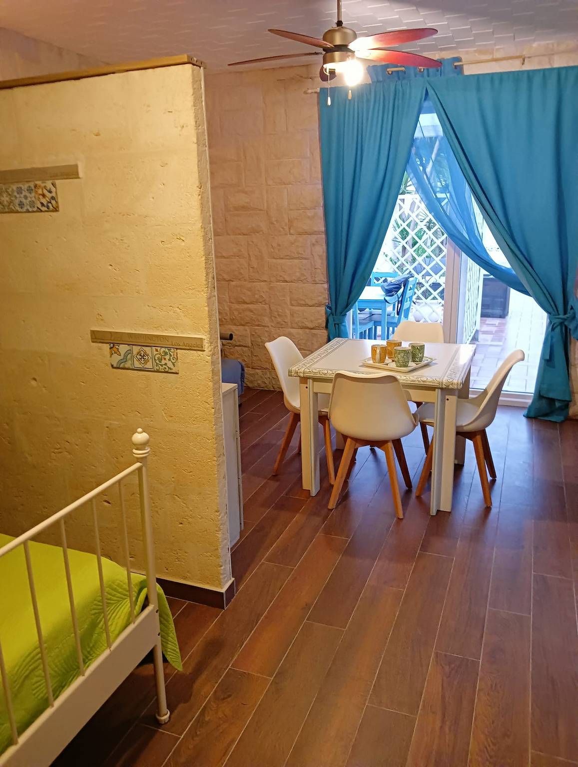 Apartment sleeps 4 in a villa 100m from the sandy sea in Torre Chianca, Lecce-provinsen