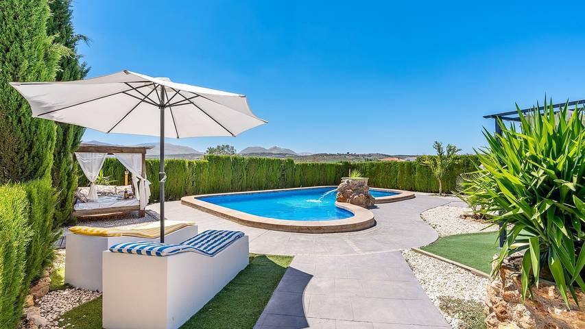 Chalet para 10 personas, con piscina en Loja - 2