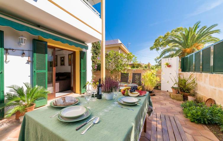 Gemütliches A/C Apartment mit Terrasse in der Nähe von Cala de n'Aladern Strand in Font de sa Cala, Capdepera