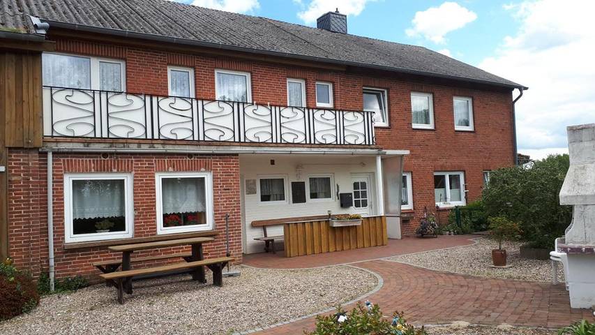 Ferienwohnung für 3 Personen, mit Terrasse und Garten