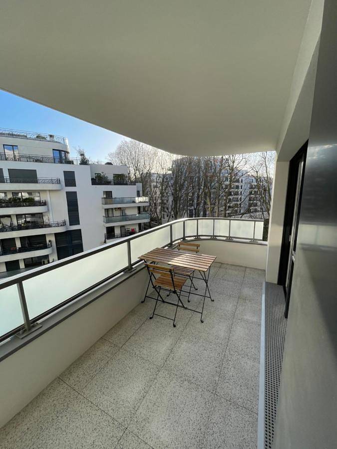 Gîte pour 4 personnes, avec terrasse dans Stade Yves du Manoir - 4