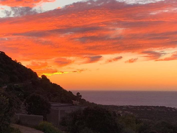 Gîte pour 2 personnes, avec terrasse et vue ainsi que piscine et jardin à Corbara - 3