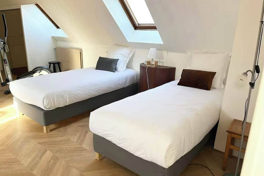Villa golden heaven near Paris with 4 parking 3bedroom /2sdb/Wifi 580 in Mbits in Vitry-sur-Seine, Val-de-Marne