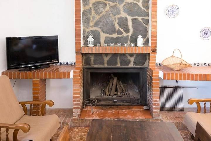 Casa de vacaciones para 22 personas, con vistas además de piscina y terraza, Familias con niños en Vega de Granada - 2