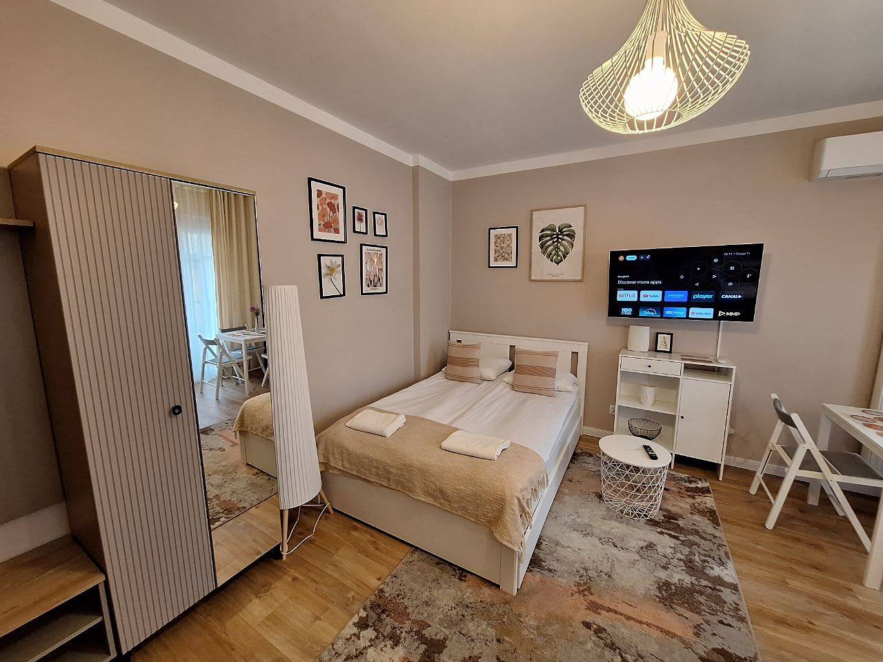 Cały apartament wypoczynkowy, Stylish Studio in the Center | Balcony and 900 m to the Market Square in Kazimierz (Kraków), Kraków