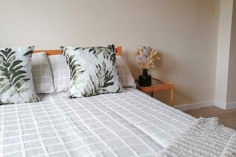 Beautiful waterfront cottage with stunning views in Brecon, Brecon Beacons
