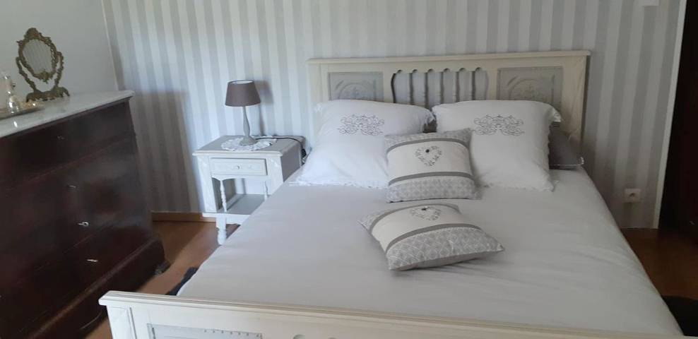 Gîte pour 2 personnes, avec vue ainsi que jardin et piscine dans Favalello De Bozio