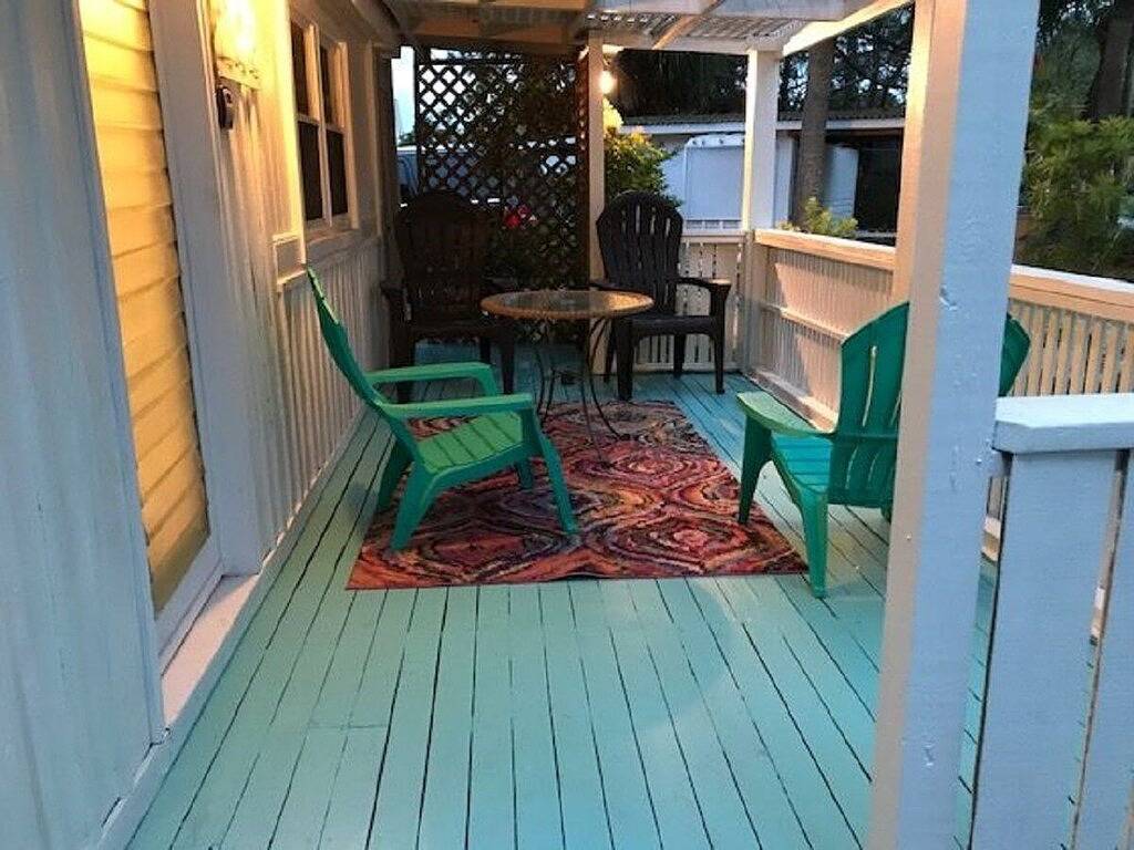 Beach House Steps to the Ocean. 3/2 Pet Friendly Parking for 2 Xfinity Internet in Tybee Island, Chatham County