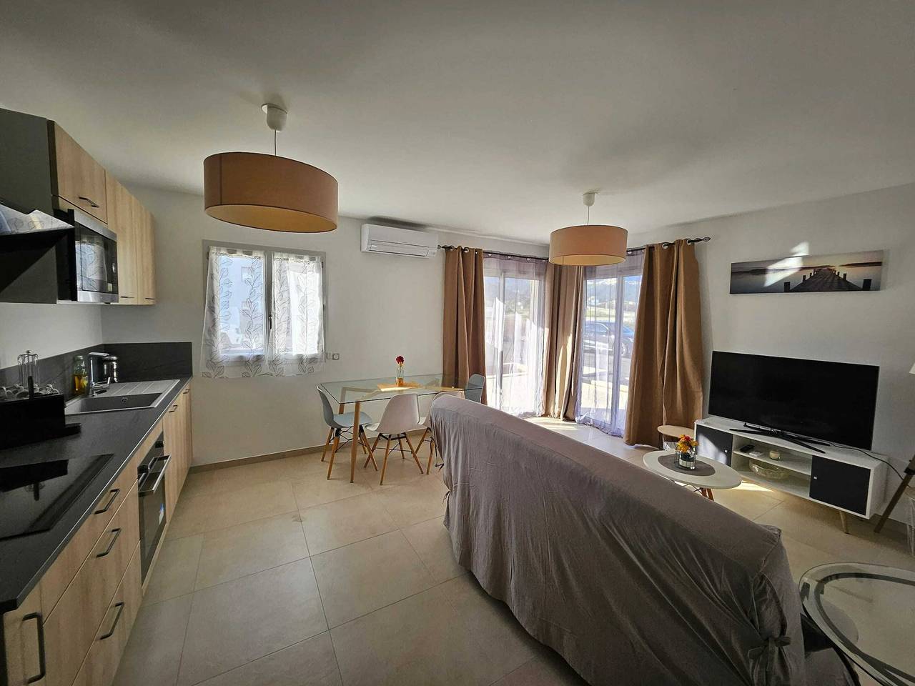 Appartement entier, Appartement moderne à Lucciana avec terrasse ensoleillée. in Lucciana, Région de Bastia