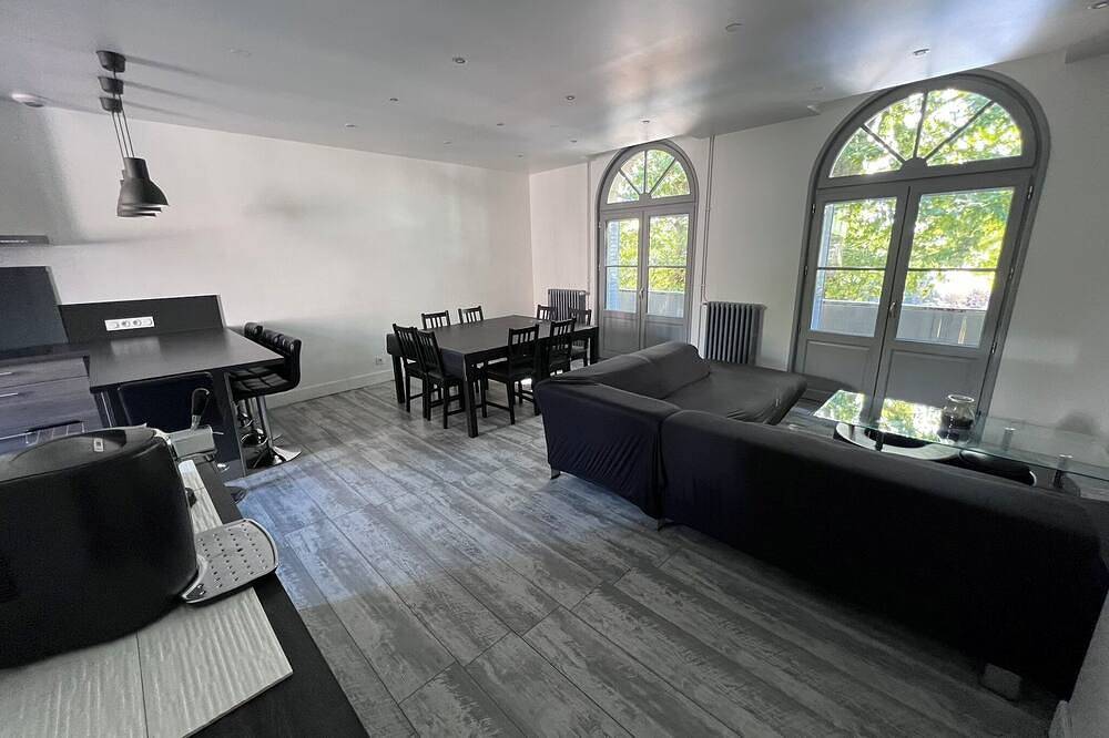Entire apartment, Apartment in the heart of Chinon in Chinon, Loire Valley