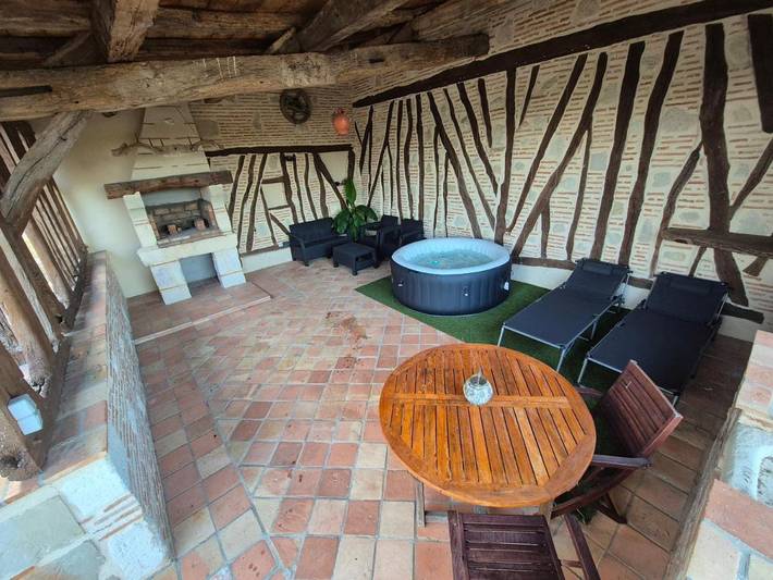 Gîte pour 4 personnes, avec Jacuzzi et Terrasse ainsi que Jardin et Vue à Tombebœuf - 4