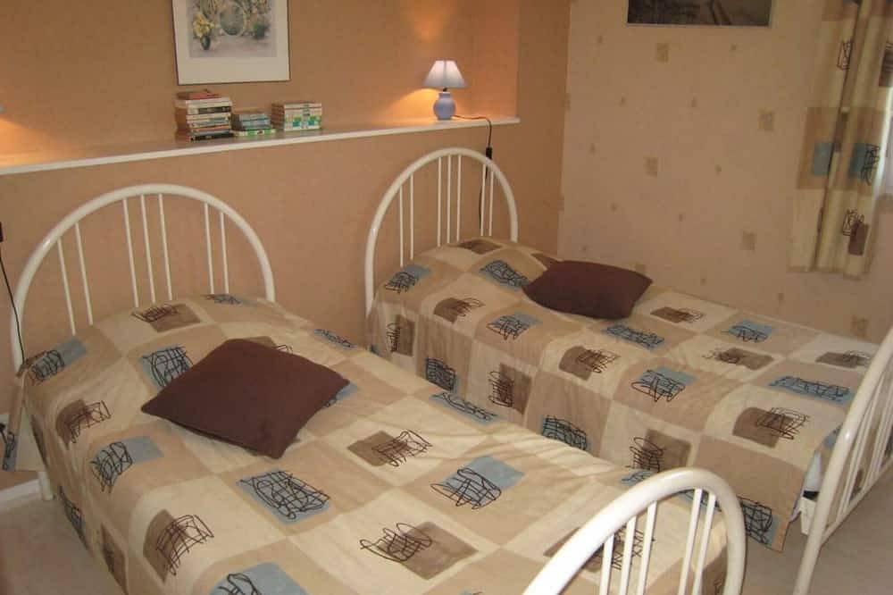 Maison mitoyenne confortable entre mer et campagne in Angoville-sur-Ay, Région de Coutances