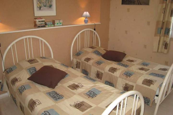 Gîte pour 4 personnes, avec jardin à Angoville-sur-Ay - 2