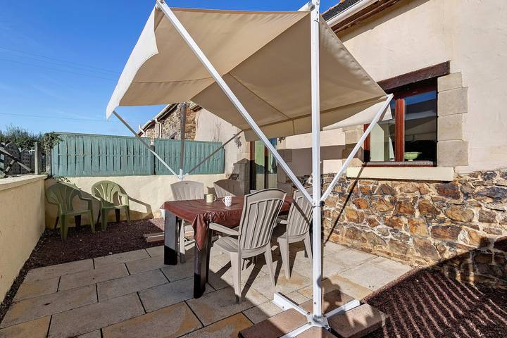 Gîte pour 4 personnes, avec Jacuzzi ainsi que Jardin et Bassin pour enfant à Néhou