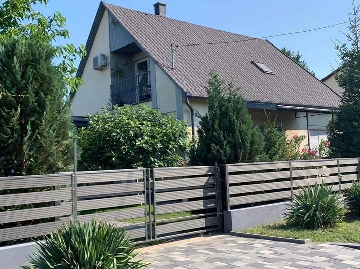 Apartament wakacyjny dla 10 osób, z widok i ogród oraz widok na jezioro w Balatonboglár