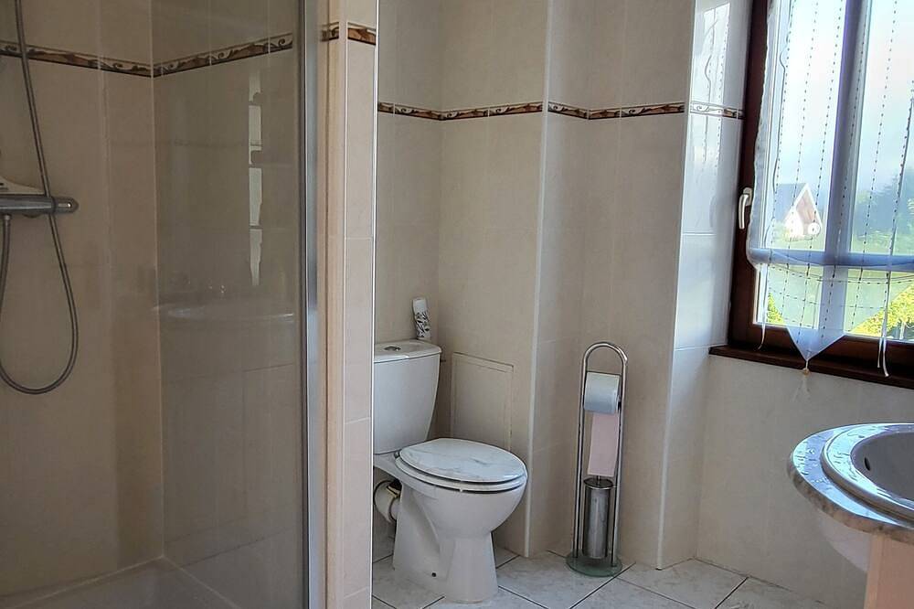 Appartement entier, Duplex avec jardin et grande piscine à Aix-Les-Bains(Tresserve). in Tresserve, Région de Chambéry