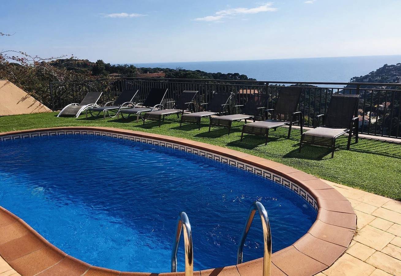 Villa Marina met Uitzicht op Zee, Zwembad & Wi-Fi in Canyelles, Lloret de Mar