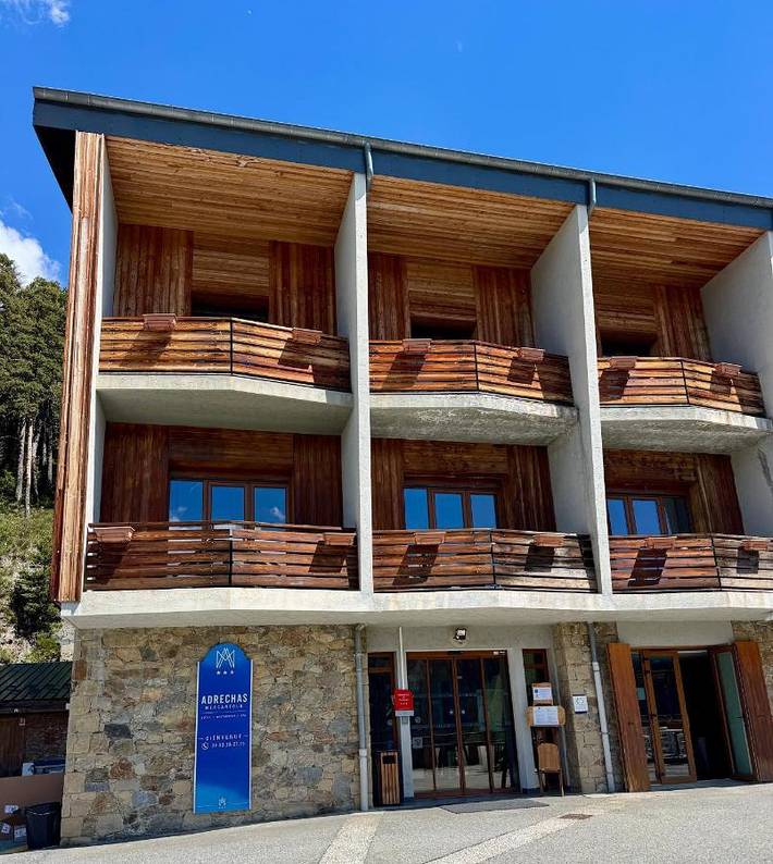 Appart’hôtel pour 2 personnes, avec Terrasse et Jacuzzi ainsi que Jardin et Sauna