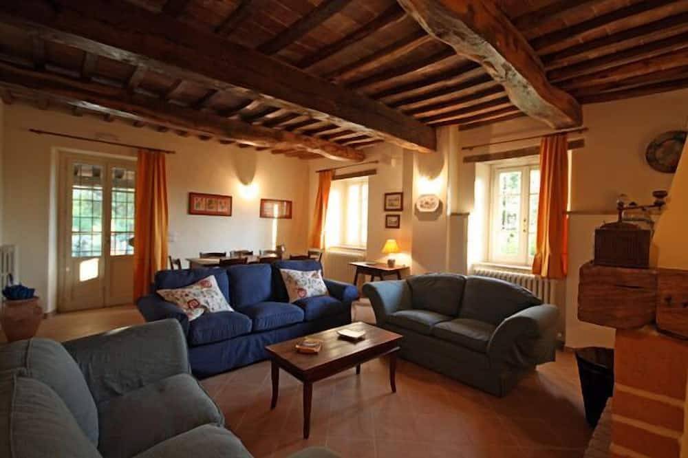 Villa per 12 persone, piscina. Perfetta per ospitare famiglie e amici. in Gualdo Cattaneo, Perugia e dintorni