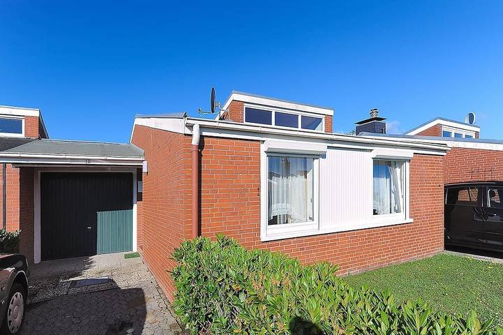 Ferienhaus für 4 Personen, mit Terrasse und Garten sowie Pool in Neuharlingersiel