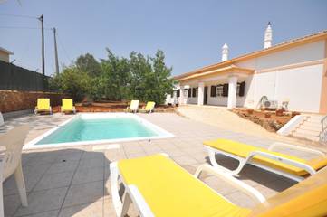 Villa for 6 People in Quarteira, Faro District, Photo 3
