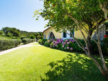 Gîte pour 4 personnes, avec terrasse et jardin, adapté aux familles dans Cala Bitta
